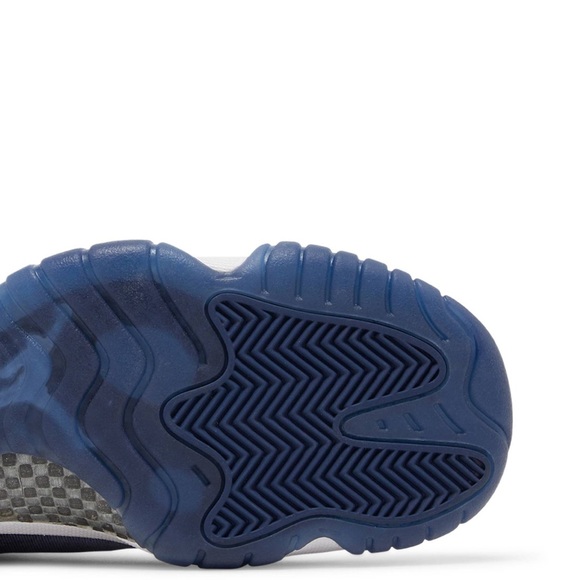 Wmns Air Jordan 11 Retro 'Navy Velvet' - Picture 5 of 11